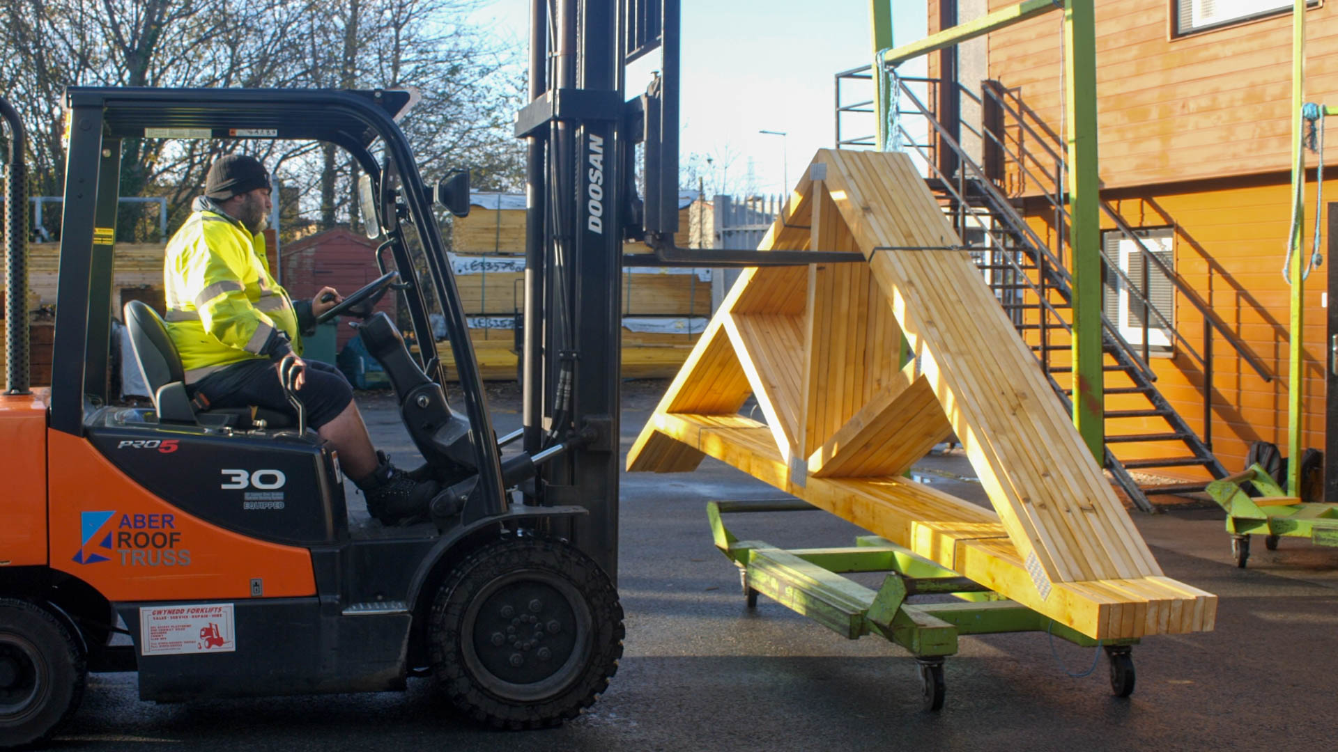 Building Your Home: Why Choose Roof Trusses?